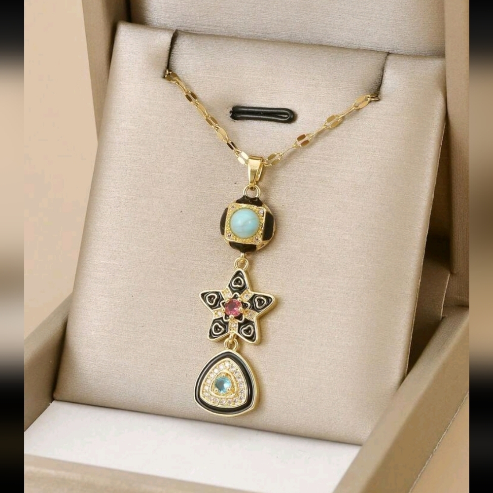 BRAND NEW ** Elegant Gold and Black Pendant Necklace